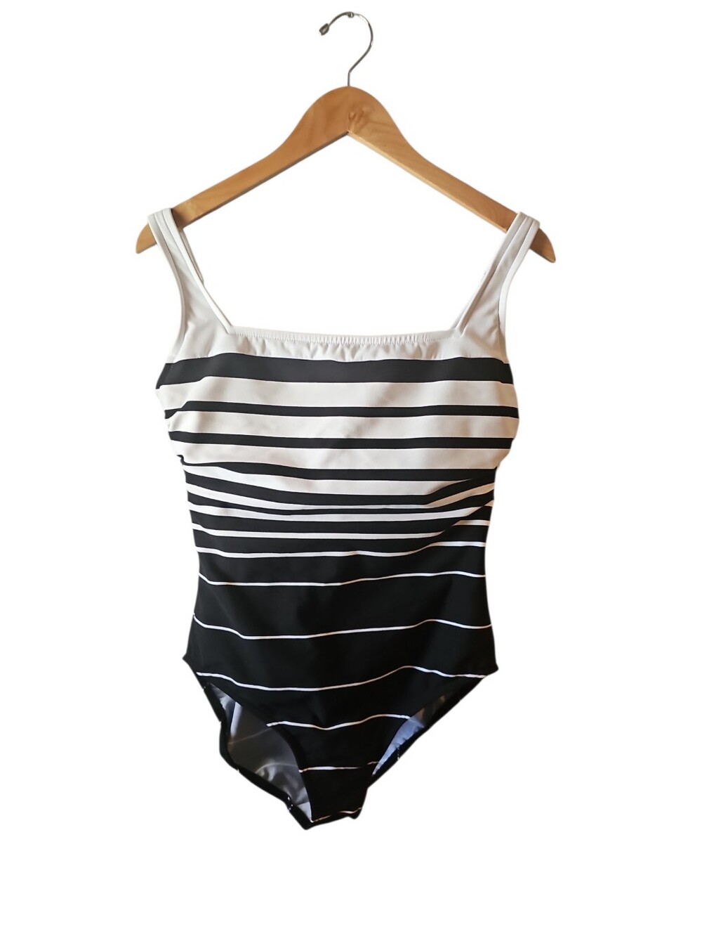 Miraclesuit ‘Right Down the Line’ Black White Swimsuit Size 10 $186 - Picture 2 of 4